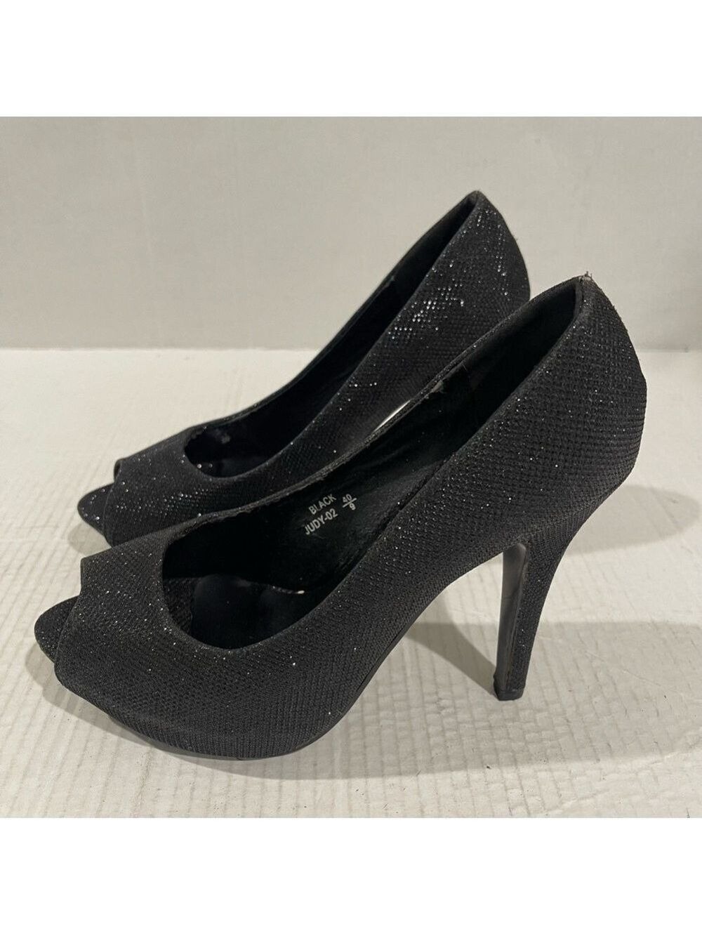 Women’s Reneeze Black Glitter Pump Heels Size 7.5 US! - Picture 4 of 7